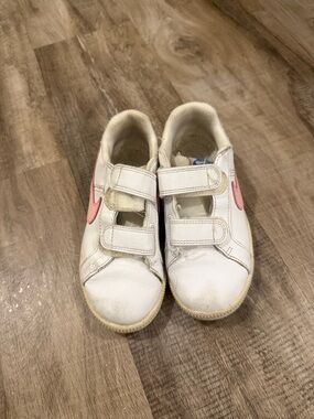 Nike Kids White Sneakers with Pink Swoosh - Velcro Straps